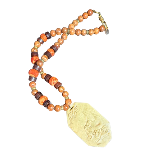 Les Bernard Inc.Signed VTG Coral Stone Beaded & Carved Koi Pendant Necklace 16